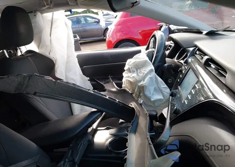 2020 Toyota Camry Le z USA, uszkodzony, nr VIN 4T1C11AK8LU871205